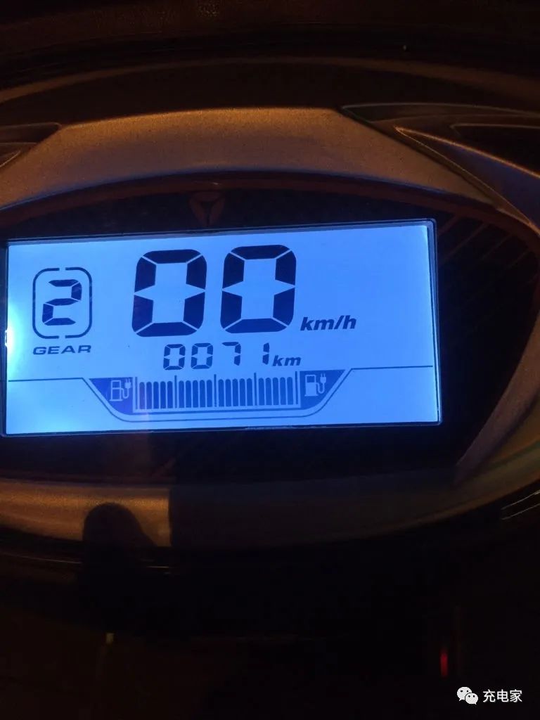 充满电的电动车，加速却只剩半格电，电动车的这些套路你要知道